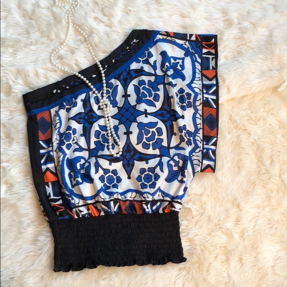 Sexy! 💄XOXO 💋off she shoulder blouse.